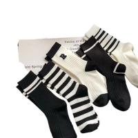 Calcetines De Mujer Estilo Casual Breto Negro Blanco Algodón Transpirable Medio Torsionado Bordado Letras Suaves Para Otoño - details 9