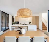 Meimon Lámpara colgante de bambú tejida a mano, compatible con bombilla E27. Disponible con cuerda y base en negro, blanco o madera. Diseño natural, artesanal y decorativo. Voltaje 90-260V - details 0