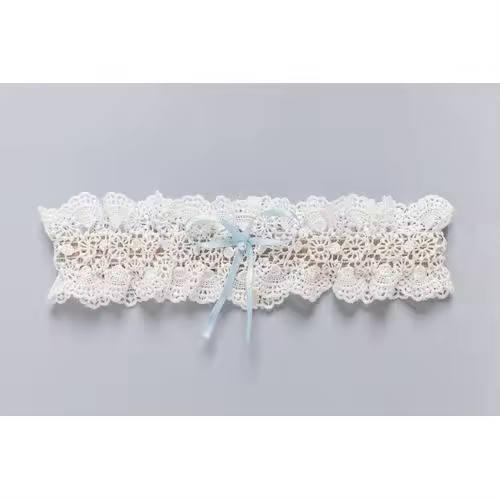 Liga de novia con adorno de perlita y lazo azul, hecha en España - Elegante accesorio para tu boda - 1