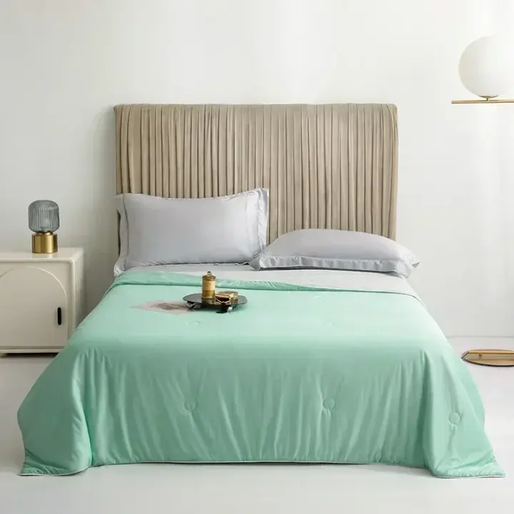 Edredón De Verano De Seda Hielo Para Cama Confortable Transpirable De Alta Gama Tamaño Reina Y Rey Relleno De Poliéster Materiales De Luxo Para Hogar Y Hoteles - 1