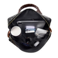 Mochila de nuevo estilo para mujer, moderna y versátil, mochila antirrobo retro, mochila de viaje de PU de gran capacidad. - details 24