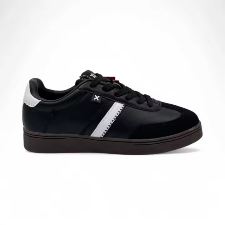 Zapatillas marca Xti para infantil en color negro - 1