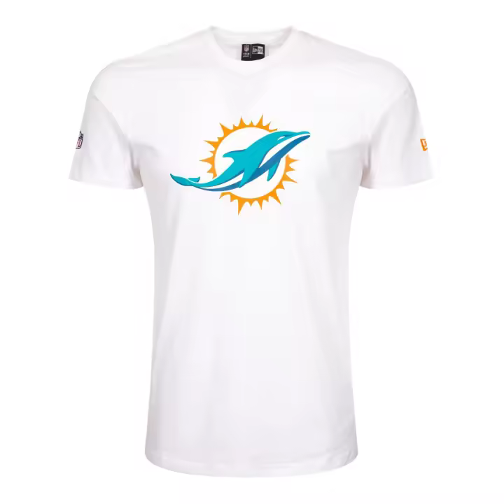 NOS NFL REGULAR TEE MIADOL WHIWHI: Camiseta NFL Regular Miami Dolphins en blanco. Confort y estilo ideal para quienes desean una prenda cómoda y deportiva para lucir el estilo de los Dolphins con orgullo. ✅ Entrega 24/72h a España (península). - 1