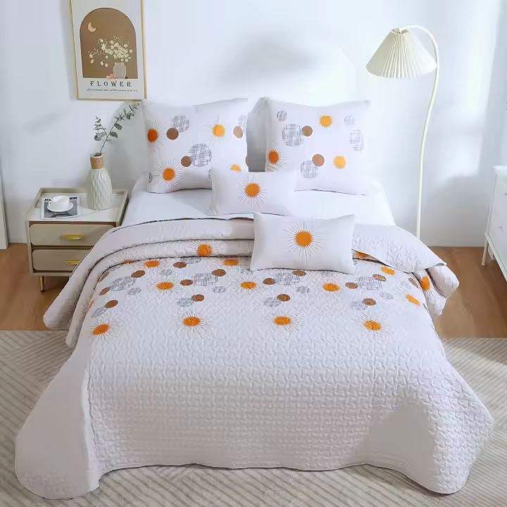 Novotextil Colcha Bordada Primavera/Verano con 2 o 4 Fundas de Cojín Microfibra Suave Ideal Camas 90  105 135 150 180 cm Colores Neutros con Bordado Vivo Colcha Ligera Lavable Perfecta Entretiempo Relleno de 150gr/m2 Aporta - 1