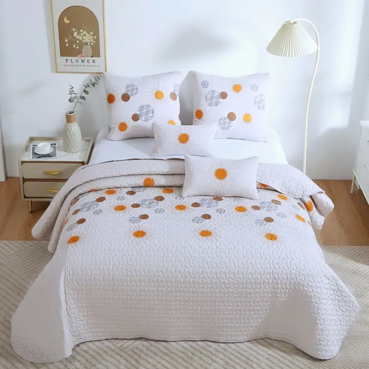 Novotextil Colcha Bordada Primavera/Verano con 2 o 4 Fundas de Cojín Microfibra Suave Ideal Camas 90  105 135 150 180 cm Colores Neutros con Bordado Vivo Colcha Ligera Lavable Perfecta Entretiempo Relleno de 150gr/m2 Aporta - 1