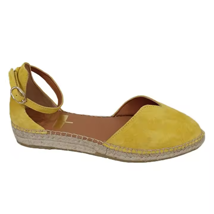 VIGUERA 2005, Alpargata plana con piso yute, en piel serraje color amarillo,  puntera cerrada y talonera  con pulsera de hebilla  ajustable al tobillo, plantilla de piel. - 1