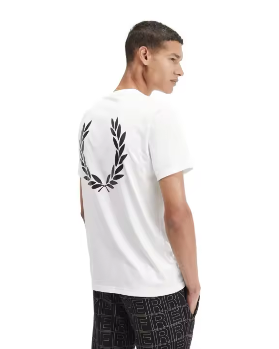 Camiseta Fred Perry Blanca 100 Rear Powder Laurel Graphic Tee - 1