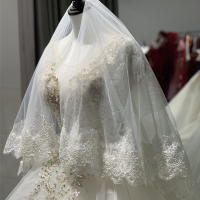 Velo De Novia De 2 Niveles Con Comb Largo Hasta El Final De Los Dedos Vinoprom Material De Poliéster Fibra De Bambú Origen Jiangsu China - details 3