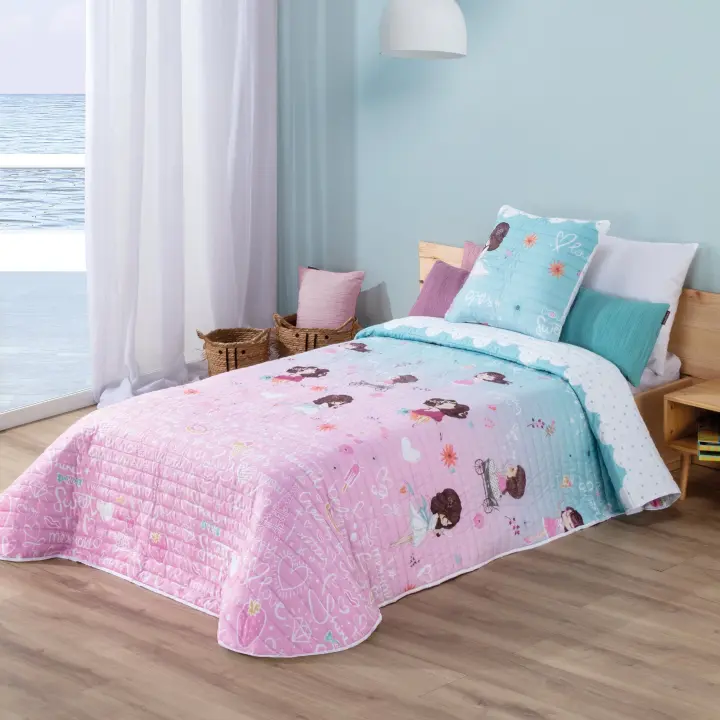 Manterol - Colcha bouti infantil estampado corazones con fundas de cojín. Cubrecama ideal para primavera, verano y entretiempo. Colcha fina, extra suave y ligera. - 1