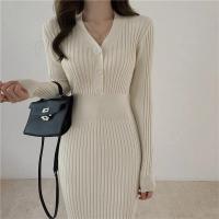 Vestido Bodycon Elegante Para Mujer Con Botones Y Cuello En V De Terciopelo Suave Manga Larga Estilo Oficina Otoño Invierno - details 7