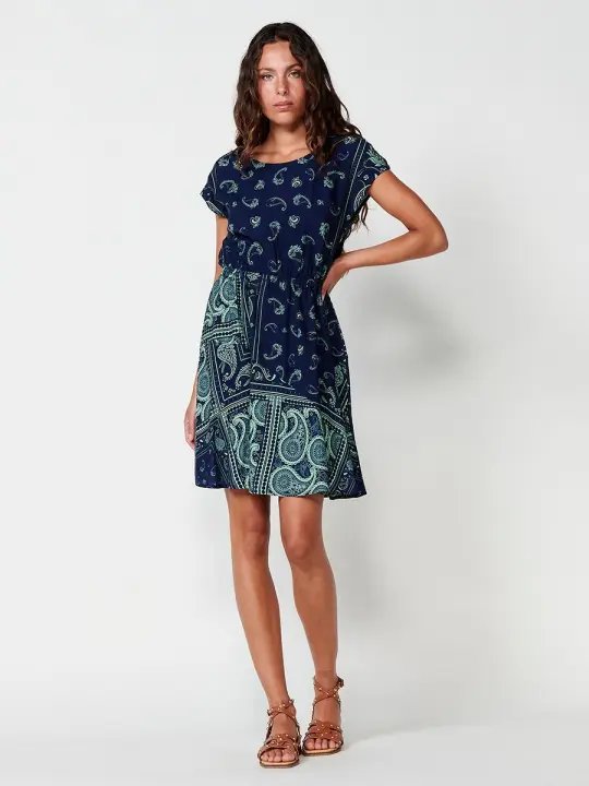 Koroshi Vestido Corto de Satén, Manga Corta, Escote Redondo, Cintura con Goma Elástica y Cierre con Botones en el Hombro, Estampado Tipo Pañuelo en Color Navy - 1