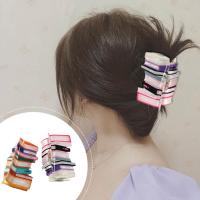 Clips Para El Cabello De Libro Para Mujeres Accesorios De Pelo Divertidos Para Maestras Clips Para El Cabello Delgado Estilo Geométrico Moda Casual - details 1