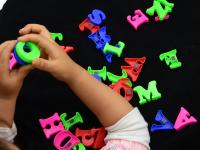29pcs Letras Españolas Magnéticas Para Nevera Juguetes De Aprendizaje Temprano Para Niños Decoración De Habitación Edad Recomendada 6-12 Años Material Plástico - details 5