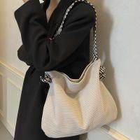 Bolso De Hombro Ancho Suave De Velvet Para Mujer Estilo Casual De Moda Bolsa De Corduroy Con Cierre De Cremallera Y Decoración De Lentejuelas - details 2