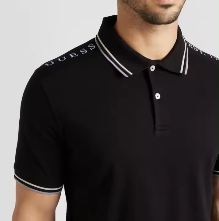 GUESS Polo negro  con tira logo azul en hombros - 1