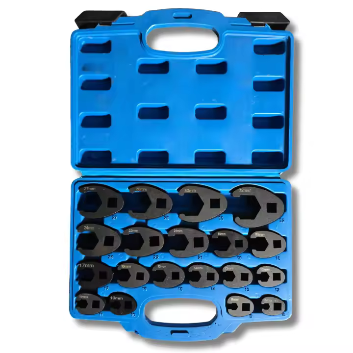 Juego de llaves crowfoot 1/2" y 3/8" con perfil hexagonal abierto, incluye 19 piezas con las siguientes medidas: 8, 9, 10, 11, 12, 13, 14, 15, 16, 17, 18, 19, 21, 22, 24, 27, 28, 30, 32. Fabricadas en acero Cr-Mo. - 1