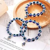 Pulsera elástica con cuentas azules y dijes de la mano de Fátima, pulsera turca de la suerte con ojo malvado para protección y bendición - details 3