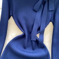 Vestido Corto Tejido Y2K Para Mujer Con Botones Cuello En V Diseño De Corbata Slim Para Oficina Estilo Chic Temporada Otoño - details 11