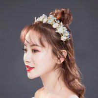 Diadema De Flor Dorada Con Perlas Y Cristales Accesorios De Cabello Para Mujer Adornos Para Boda Hechos a Mano Tamaño M - details 0