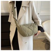 Bolso De Mano Plegable Para Mujer Con Gran Capacidad Y Cierre De Cremallera Estilo Casual Bolsa De Hombro Con Capa De Algodón Acolchado Bolsa Mensajera Moda - details 20