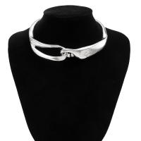 Collar Gargantilla Lacteo Para Mujer Con Collarín Cruzado De Metal Color Oro Cadena Gruesa Joyería Para Fiesta Regalo Para Damas - details 2