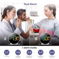 Reloj despertador digital, despertador con pantalla LED colorida para Mesita de Noche, reloj digital con batería o USB con función de repetición, brillo de 4 niveles, para personas que se pueden ver profundamente - details 3