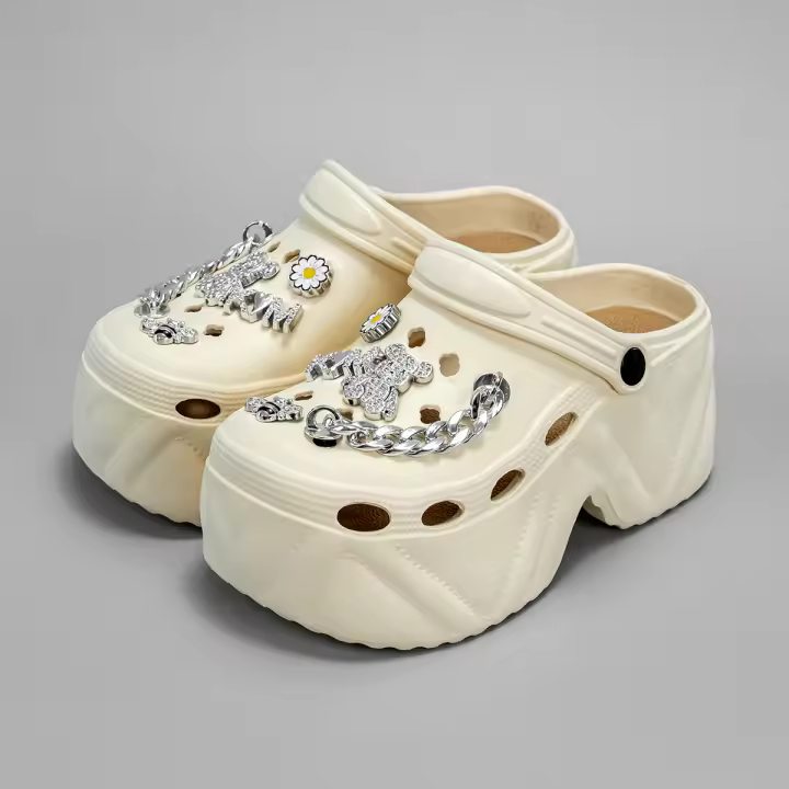 Sandalias De Tacón Alto Con Cadena De Plata Y Patrón De Oso Y Abeja Moda Nueva X8809 Material De Imitación De Cuero Para Mujer - 1