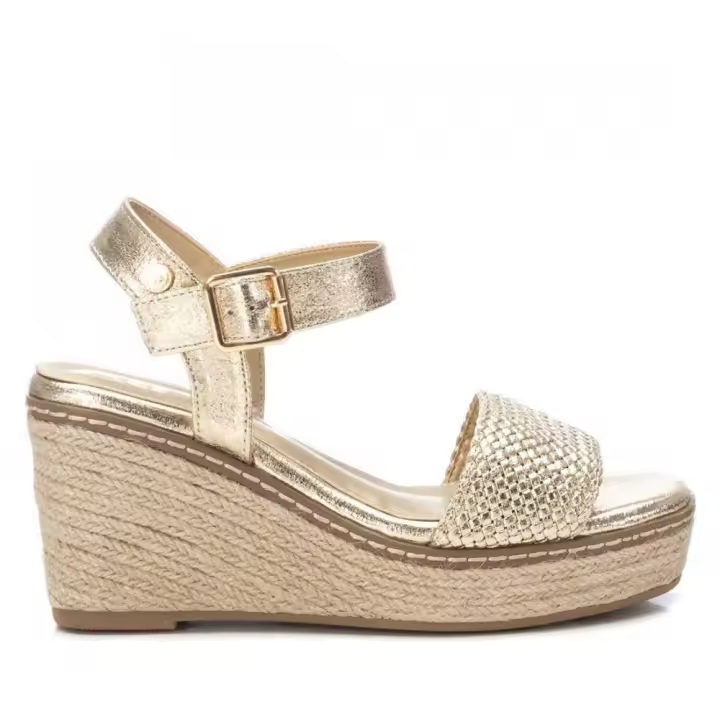 Sandalias plataforma mujer XTI 143828 01 SANDALIA CUÑA PALA GRABADA ORO 35738 25V - 1