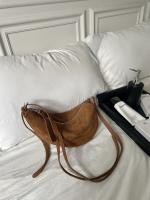 Bolso De Hombro Para Mujer De Cuero Genuino De Seda Mate Cuadrado Suelto Ondulado Invierno Otoño Bolso Cruzado Diario De Alta Gama - details 4