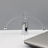 Bola De Equilibrio De Acero Inoxidable Pequeño Ornaments De Iron Man Adorno De Hogar Y Escritorio Pendulo De Newton Para Gimnasio Y Decoración Moderna - details 10