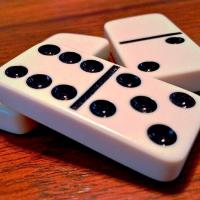 EUROXANTY Dominó de 28 Piezas con Maletín de Polipiel | Juego de Dominó clásico fácil de Transportar | Set de Fichas de Dominó con Remaches de Latón | Dominó de Viaje con Estuche - details 6