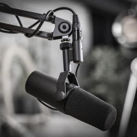 Micrófono De Voz SM7B Con Activador De Micrófono Cloudlifter CL-1 Y Cable XLR Adicional De 10 Pies Bundle Para Estudio Profesional - details 0