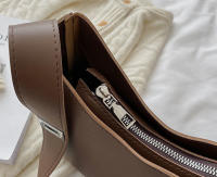 Bolso Bandolera De Cuero PU Para Mujer Diseño De Moda Gran Capacidad Bolso De Hombro Para Viaje Verano Bolso Armpit Hobo - details 30
