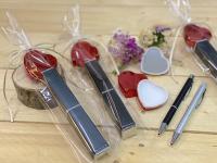 Lote de 10/15 bálsamo de labios en forma de corazón con espejo y bolígrafo de aluminio Antonio Miró en bolsa de regalo - Regalos para invitados de Boda, Comuniones, Bautizos, aniversarios, cumpleaños - details 2