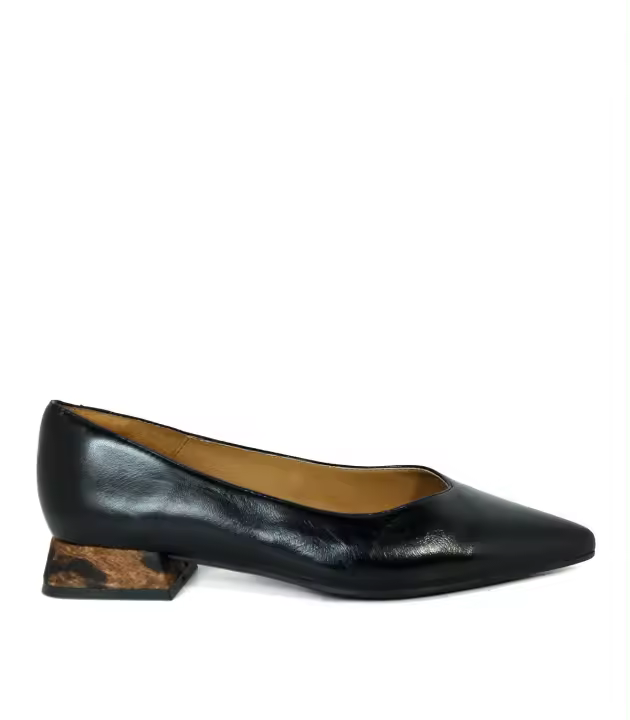 ZAPATO NEGRO DE PIEL CON TACÓN ANIMAL PRINT DESIREE VIENA 2 - 1