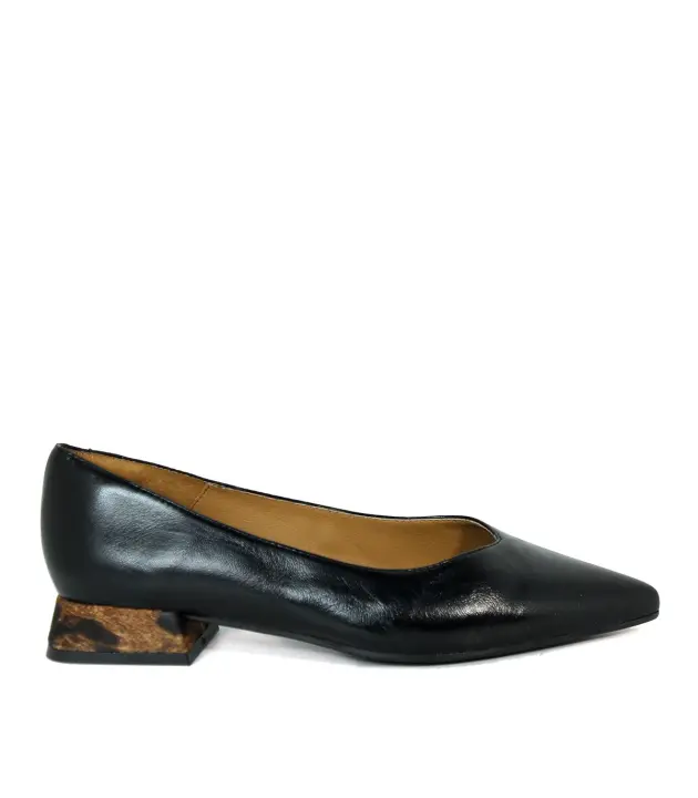 ZAPATO NEGRO DE PIEL CON TACÓN ANIMAL PRINT DESIREE VIENA 2 - 1