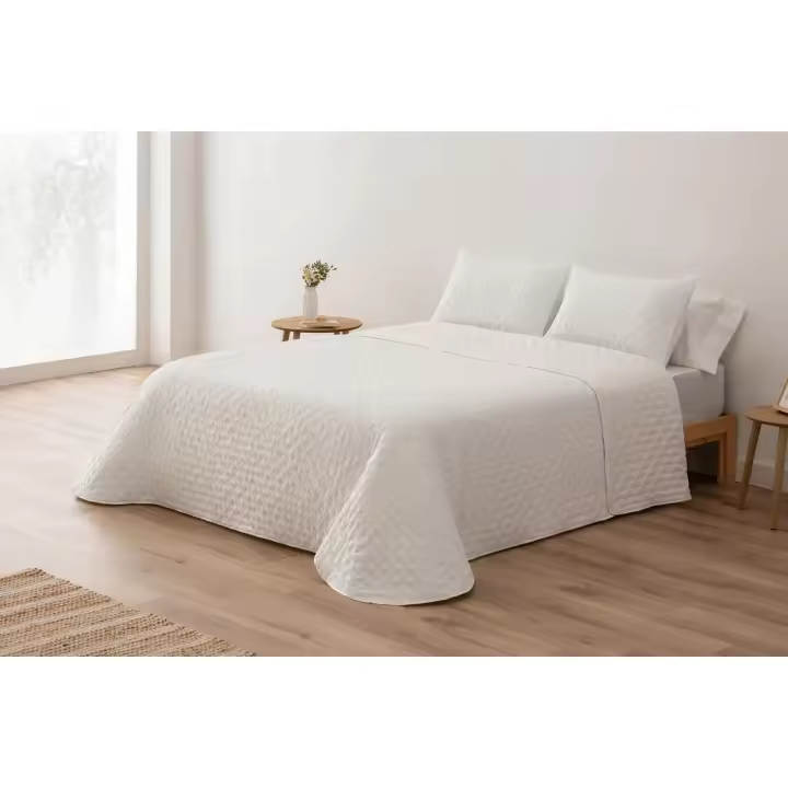 Colcha Bouti Reversible CHELO – Tacto Extrasuave, Diseño Liso Bordado, con Fundas de Cojín Incluidas – Ideal para Primavera y Verano. - 1