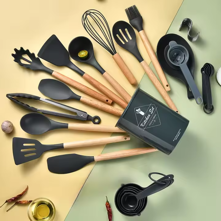 Set De Utensilios De Cocina De Silicona 34 Piezas Negro Antideslizante Con Manos De Madera Espátula Shovel Batidores De Huevo Accesorios De Cocina Ecológicos Y Resistentes Al Calor - 1
