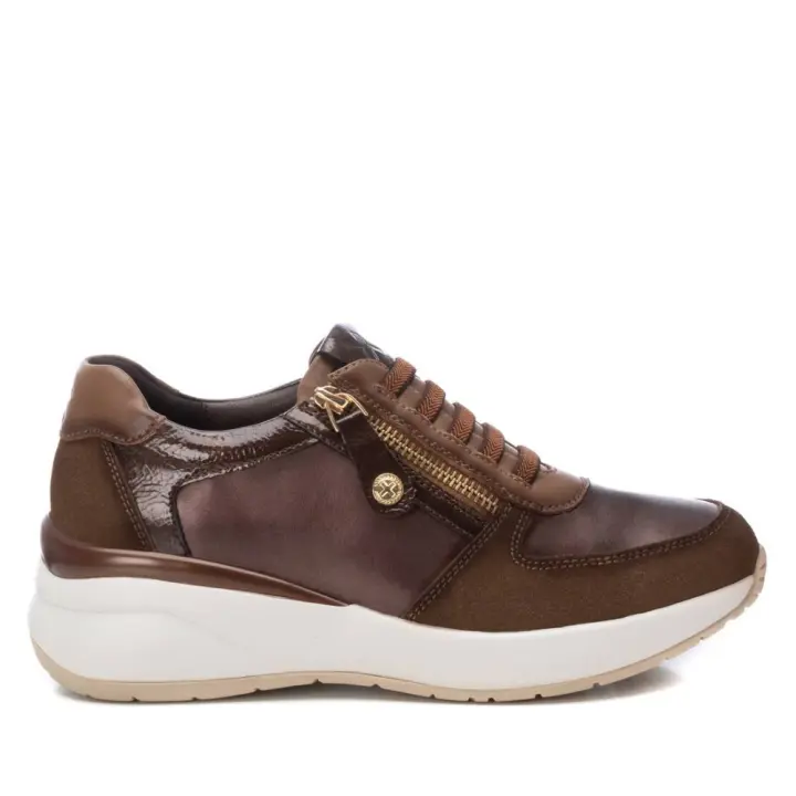 Zapato sport Xti para mujer 143358 color taupe - 1