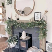 Guirnalda De Hojas Verdes Artificiales Imitación De Eucalipto 78 Pulgadas Con Flores Y Bayas Blancas Para Decoración De Bodas Y Fiestas En El Hogar - details 8