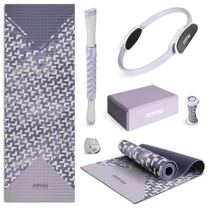 FITFIU Fitness KITWELL-601 - Pack de 6 Accesorios Yoga Pilates Color Lila Que Incluye Esterilla, aro, Bloque, masajeador de pie, Barra de Masaje y Correa de Yoga, Diseño único geométrico - 1