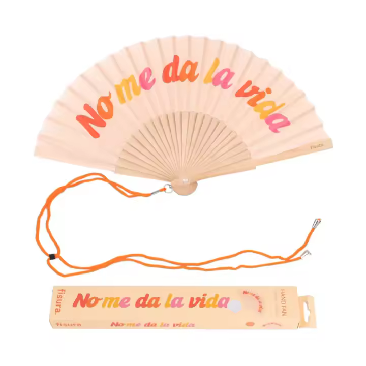 Abanico 'No me da la vida' - Fisura - Abanico de madera moderno - Incluye colgador - Mide 42 x 23 cm - 1