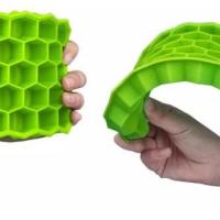 Bandeja de cubitos de hielo con tapa, moldes de hielo de silicona suave, Cubo de hielo en forma de diamante para bebidas y postres, fácil de quitar (verde, 1 paquete) - details 3