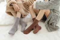 Calcetines De Velours Coral Grueso Para Mujer Color Sólido Calzado Interior Invierno Calcetines De Piel Suave Calientes Protección Contra El Frío Regalo De Navidad - details 11