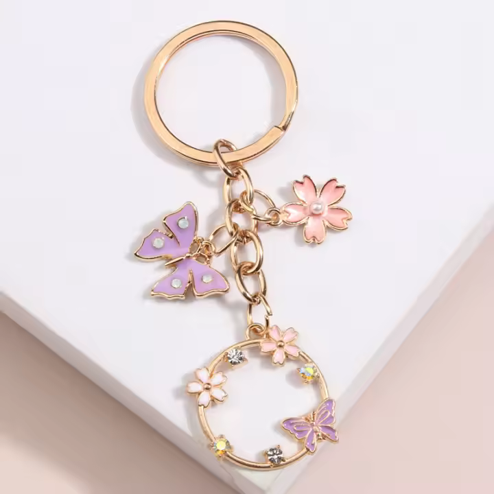Llavero De Enamel Lindo Con Mariposa Y Flor De Sakura Llavero De Jardín Para Amigas Y Mujeres Regalo De Amistad Joyería Hecha a Mano - 1
