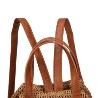 Bolso mochila convertible antirrobo para mujer, hecho a mano en rafia natural y ecopiel con detalles de crochet, asa trasera de seguridad y doble uso como mochila o bolso de mano, ideal para ciudad, viajes o verano | MAC&NOA - details 3