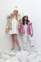 PETIT ALO - Abrigo Dorado Puffer Acolchado Efecto Metalizado tipo Plumas para Niña Abrigo con Capucha y Pelo - details 1
