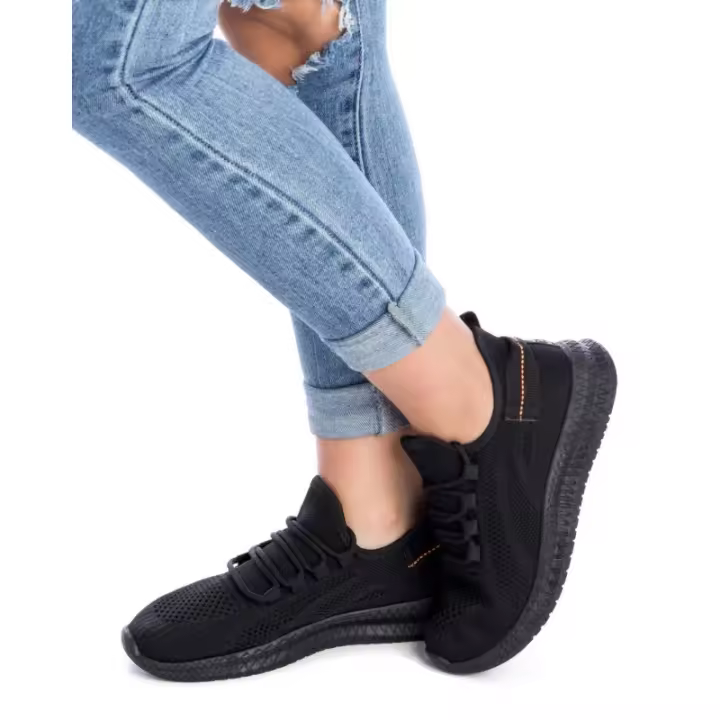 REFRESH, Zapatillas deportivas para mujer en color negro - 1