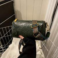 Bolso De Hombro Cruzado Estilizado Chino Para Mujeres Bolso Cilíndrico Con Relieve De Flor Cierre De Cremallera Material PU Y Lona Interior - details 5