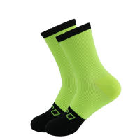 Calcetines De Deporte De Doble Color Y Patchwork Gruesos Y Suaves Para Fútbol Baloncesto Y Yoga Calcetines De Altura Media Para Hombres - details 2